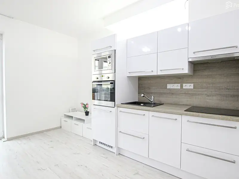Pronájem bytu 1+kk 35 m²